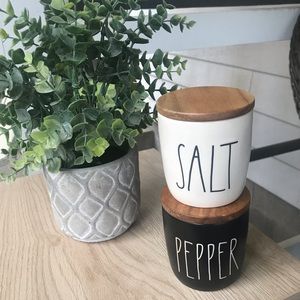 Rae Dunn Salt & Pepper ser